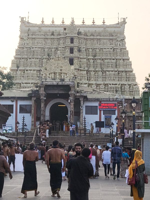 Kerala: Hindu outfits protest against Padmanabhaswamy temple's decision to  ease dress code for women